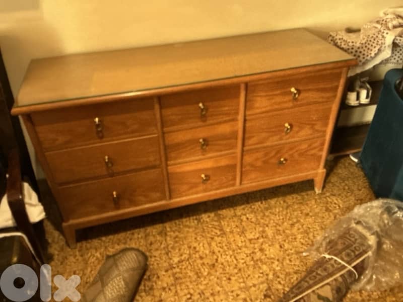 dresser and it’s mirror 0