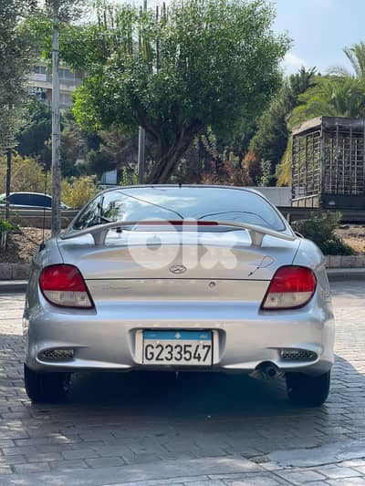  Hyundai Tiburon 2002 – Sporty & Reliable Coupe 