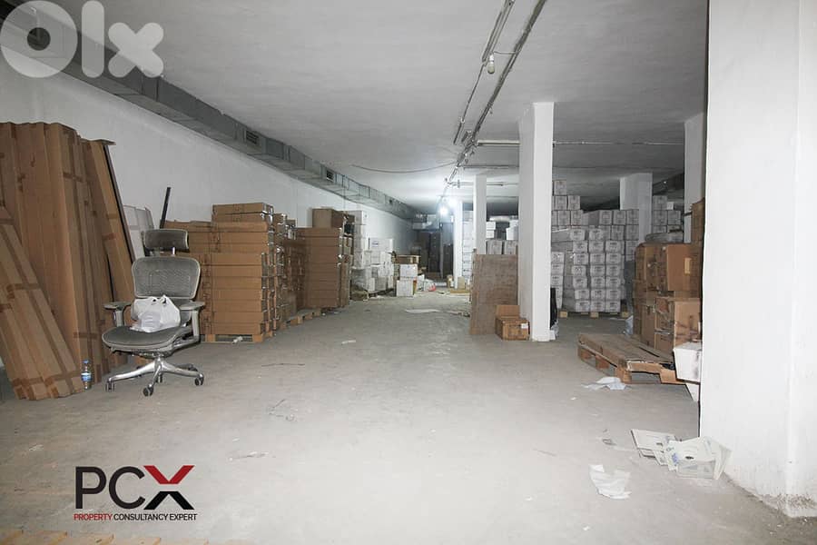 Warehouse for Rent in Verdun | High ceilings and door | Spacious 0