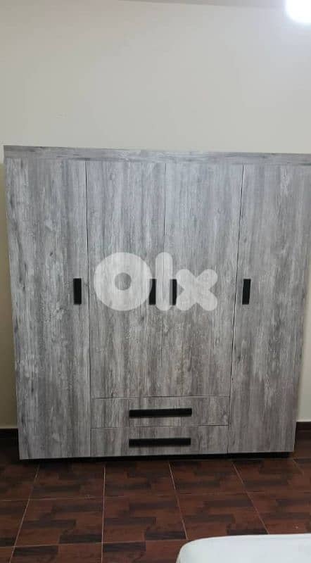 خزانة اربع درف حجم كبير 180 سم ملبسة بالكامل من برا وجوا 0