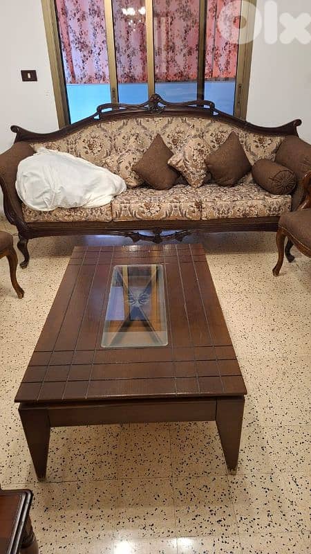 طاولة نص كتير نظيفة 0