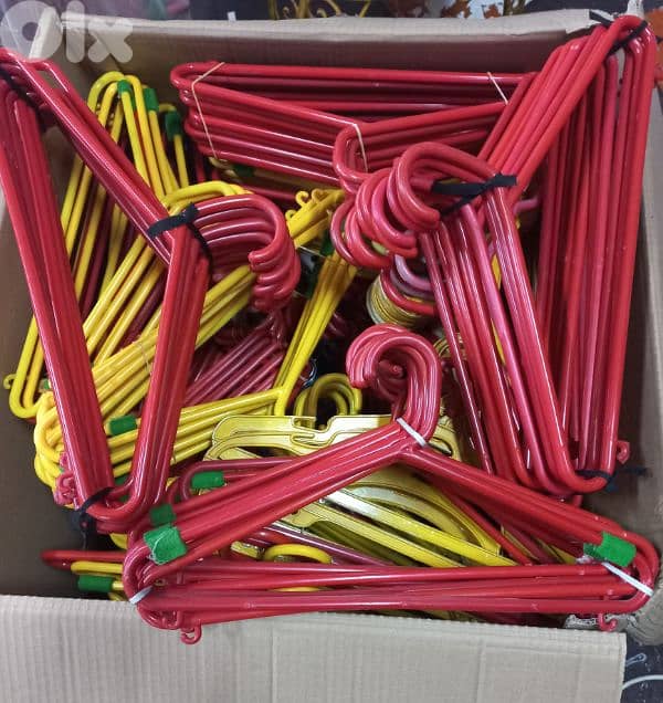 hangers for clothesتعاليق للثياب 1