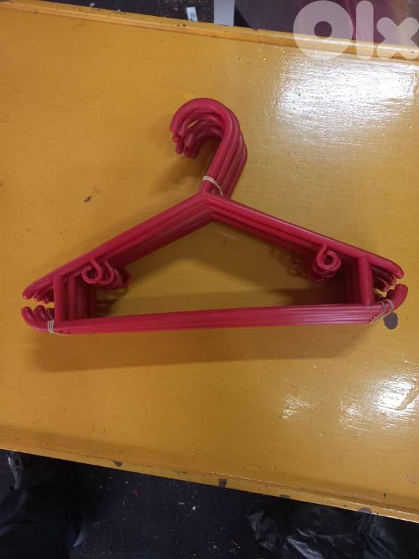 hangers for clothesتعاليق للثياب 0