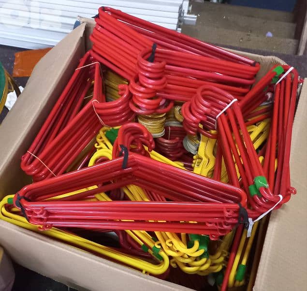 hangers for clothesتعاليق للثياب 2