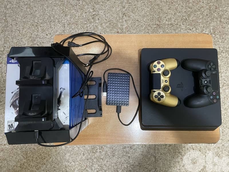 PS4 Slim + 2 controllers + 1TB storage + 10 games + stand 0