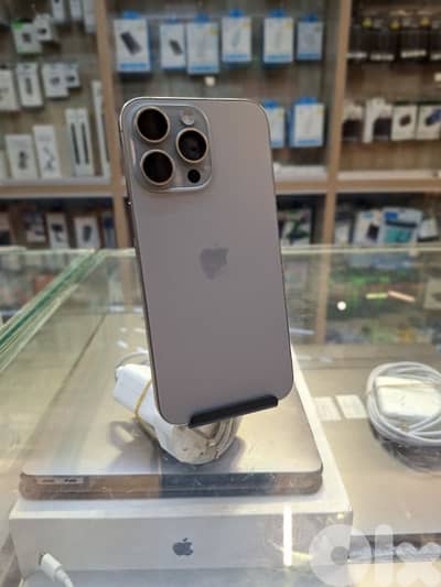 Used 15 pro max 256 gb natural 2 sim  193 cycle