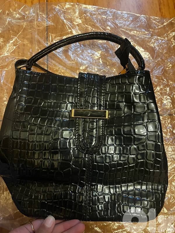 black snail bag 0