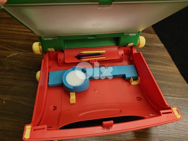 طاولة أطفال مع ٣ كراسي + مرجوحة أطفال + لعبة + ٤ دباديب 5