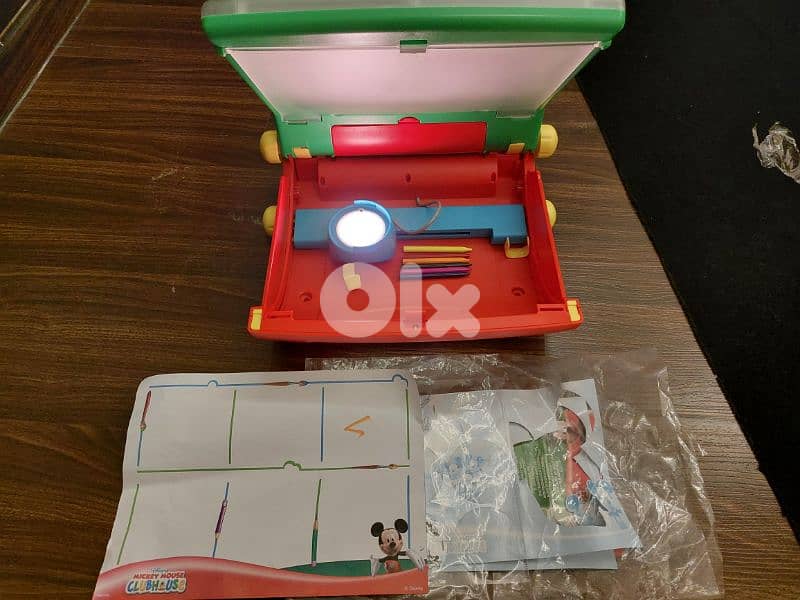 طاولة أطفال مع ٣ كراسي + مرجوحة أطفال + لعبة + ٤ دباديب 7