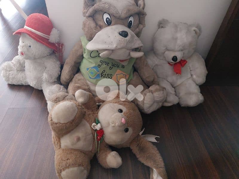 طاولة أطفال مع ٣ كراسي + مرجوحة أطفال + لعبة + ٤ دباديب 8