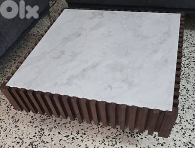 طاولة نص كتير مرتبه وتقيله من  kabalan home