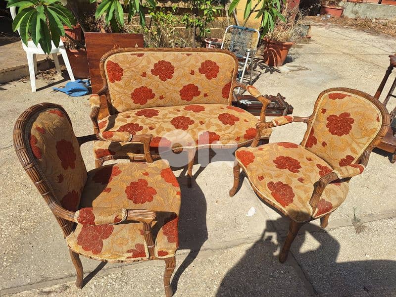 طقم صالون لويكانز ناعم مميز انتيك رائع جدا خارق النظافة سعر لقطة 1