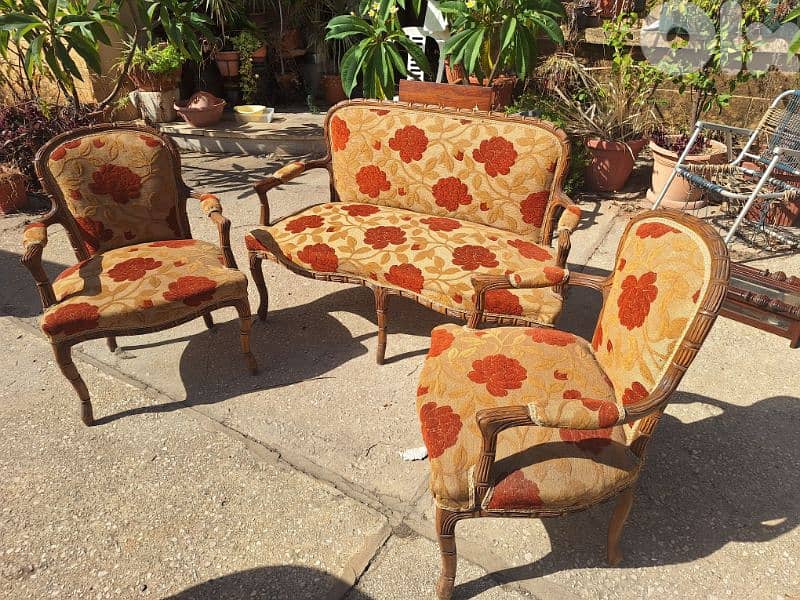 طقم صالون لويكانز ناعم مميز انتيك رائع جدا خارق النظافة سعر لقطة 3