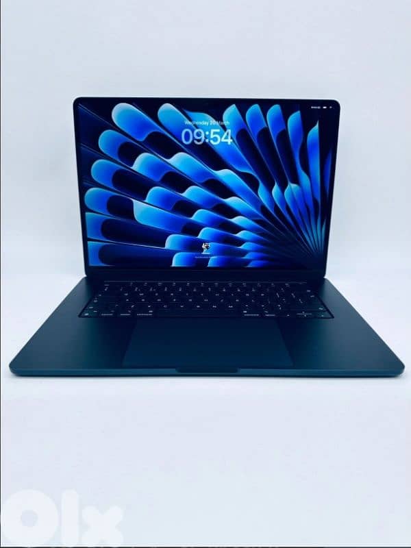 Macbook Air 2024, M2, 15.3", 99% Battery 2