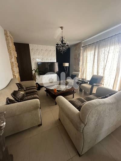 شقة ١٢٨م فرش كامل ٣ غرف مطلة عالبحر مع تراس في إده جبيل  900$