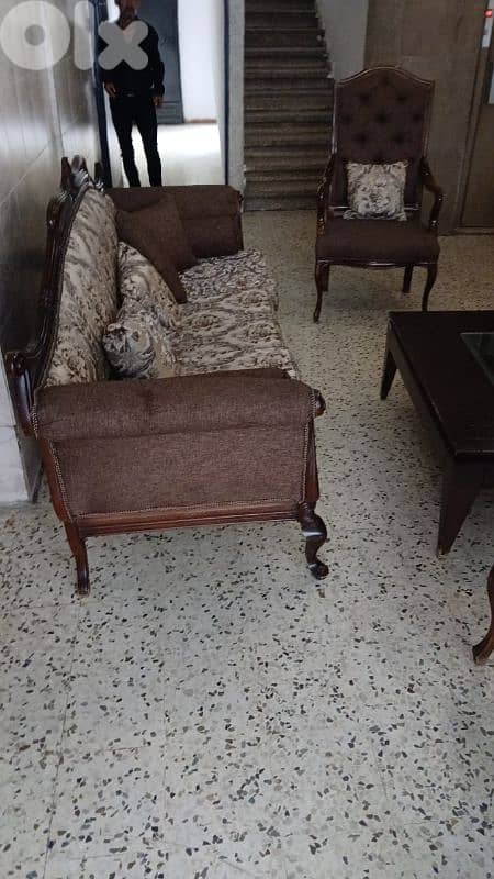 طقم كنبايات خشب زان خمس قطع وطاولة 1