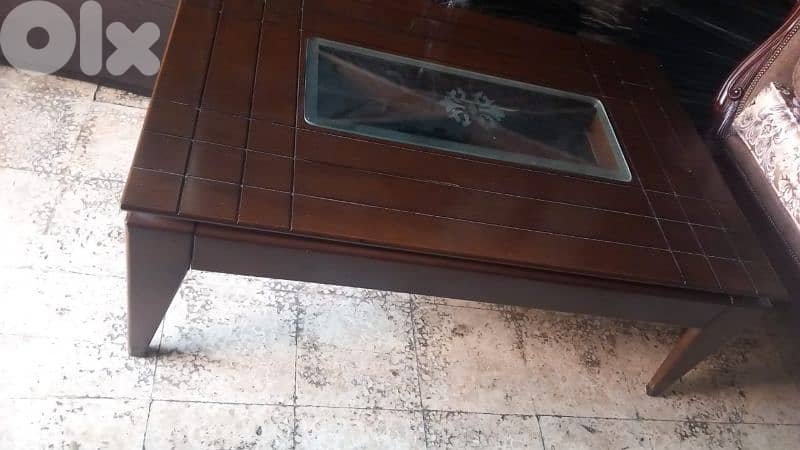 طاولة نص كتير نظيفة 0