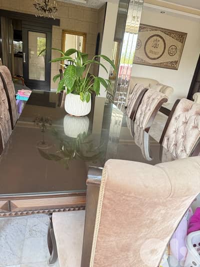 dining table & chairs
