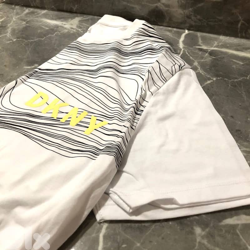 DKNY - White T-shirt Size M 2