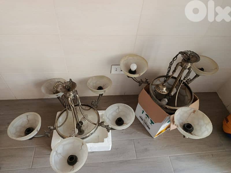 2 beautiful chandeliers for sale 25$ each 0