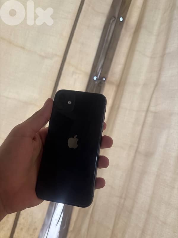 iphone 11 64 (price negotiable) 0