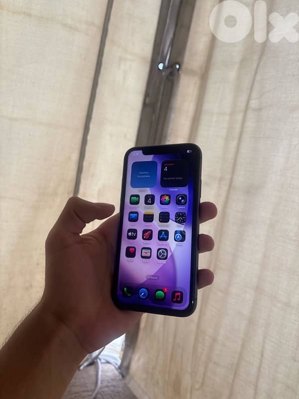 iphone 11 64 (price negotiable) 1