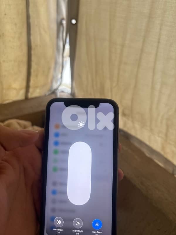 iphone 11 64 (price negotiable) 2
