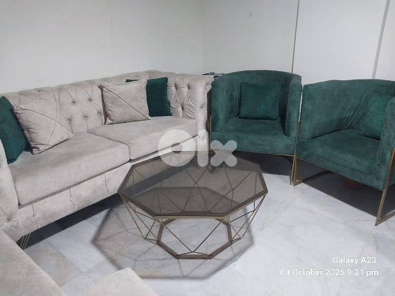 صالون للبيع شبه جديد 0