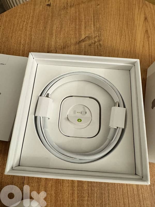 Apple AirPods Pro (1st gen) with Wireless Charging Case 0