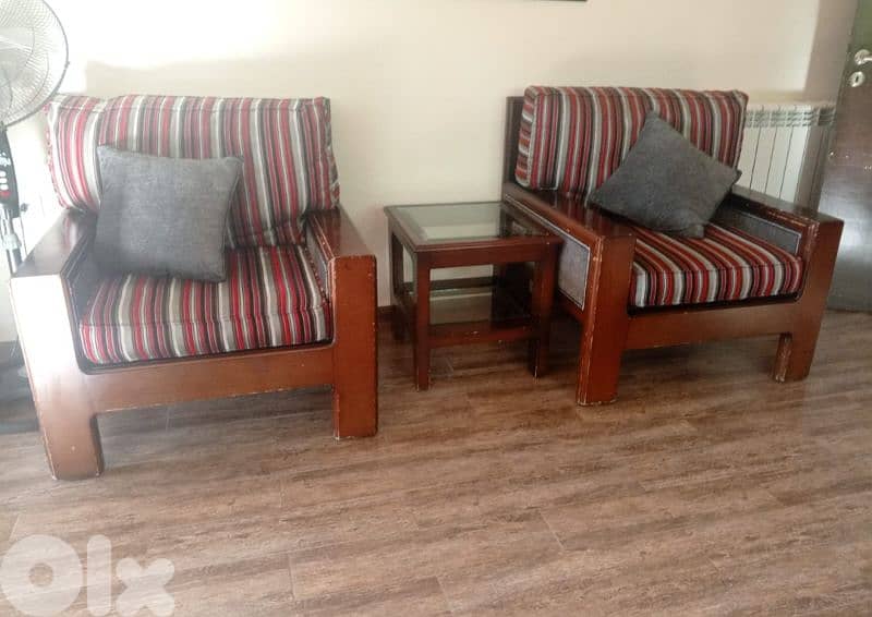 living room furniture 0