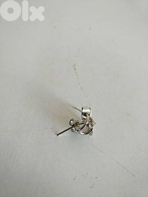 Very small earrings - Not Negotiable 1