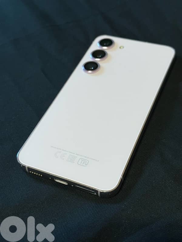 Samsung S23 4
