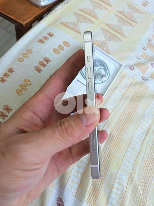 Iphone 13 128 used for 3 weeks 2