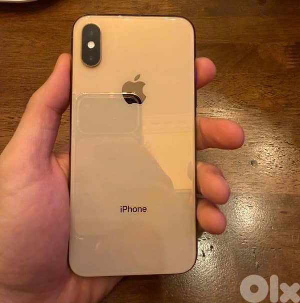 IPhone XS - 64gbs - Gold (Very good condition) 3