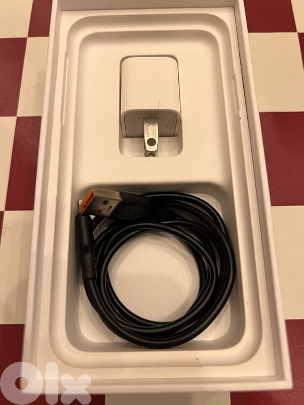 IPhone XS - 64gbs - Gold (Very good condition) 9