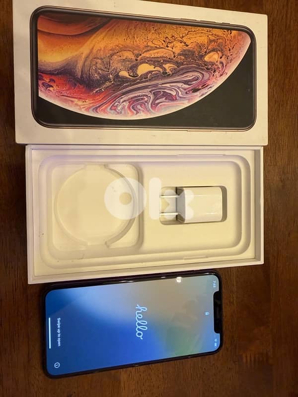 IPhone XS - 64gbs - Gold (Very good condition) 13