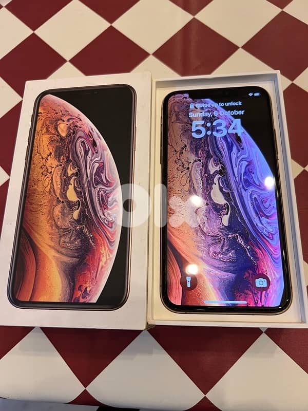 IPhone XS - 64gbs - Gold (Very good condition) 14