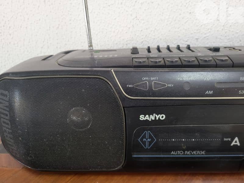RADIO CASSETTE SANYO 1