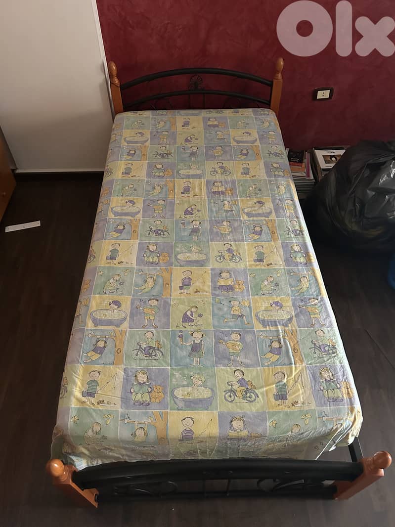 Bed Frame & Mattresses 0