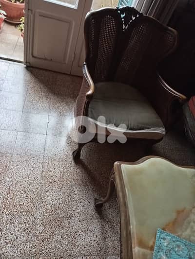 صالون cane ثلاث قطع مع طاولة كبيرة فقط اونيكس انتيك