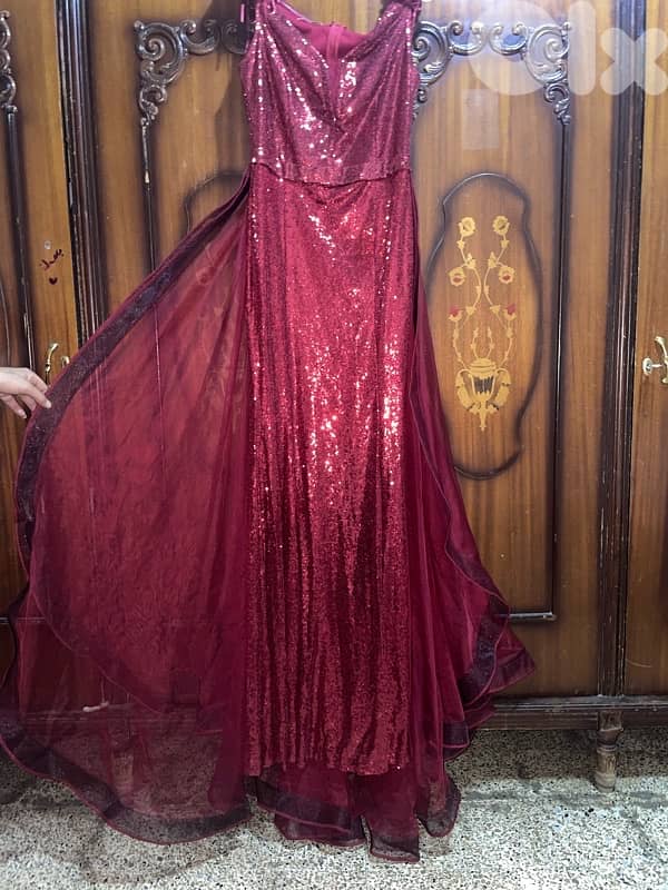 فستان سهرة بوردو فاخر  للبيع أو الإيجار 0