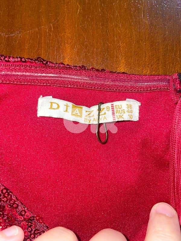 فستان سهرة بوردو فاخر  للبيع أو الإيجار 2