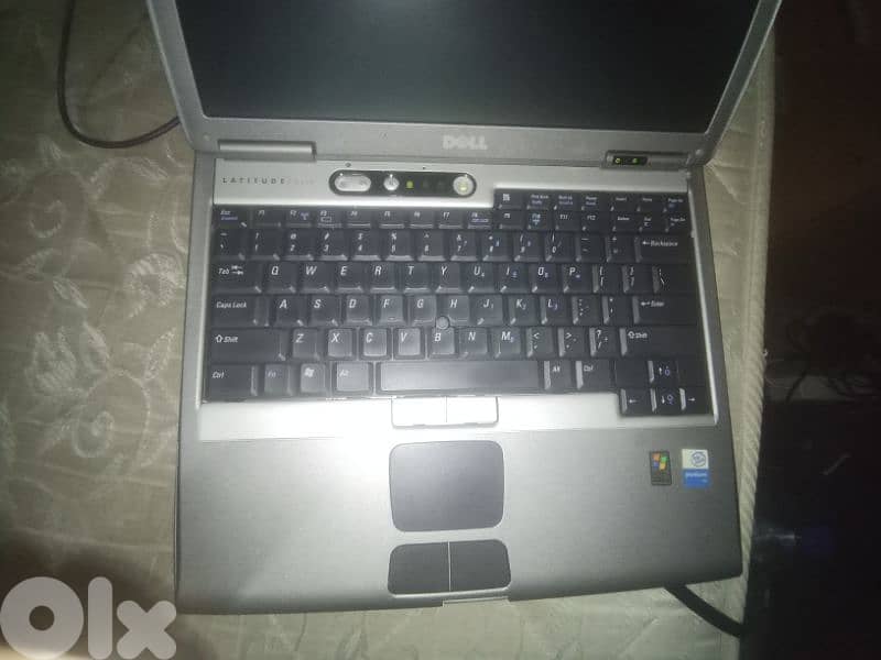 لابتوب Dell Latitude D600 كلاسيكي بقدر وصلك ياه بس ضمن بيروت اكيد 3
