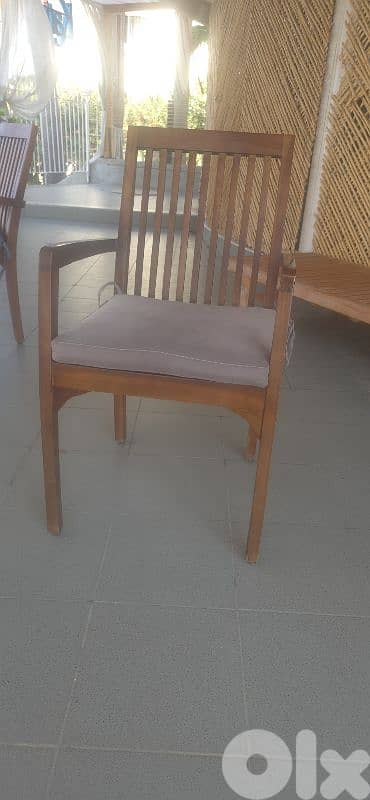 كراسي مطعم للبيع – خشب زين طبيعي بحالة جيدة 1