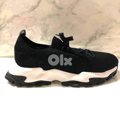 Tween Damat Black Sneakers size 40-41