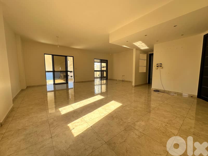 Apartment for Rent in Rawcheشقة مطلة على البحر للإيجار في الروشة 0