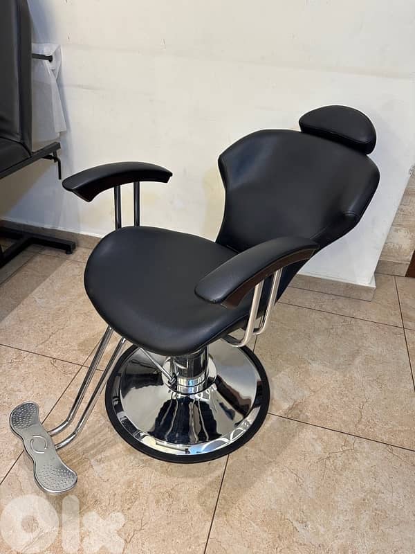 Hair or Makeup Chair 1