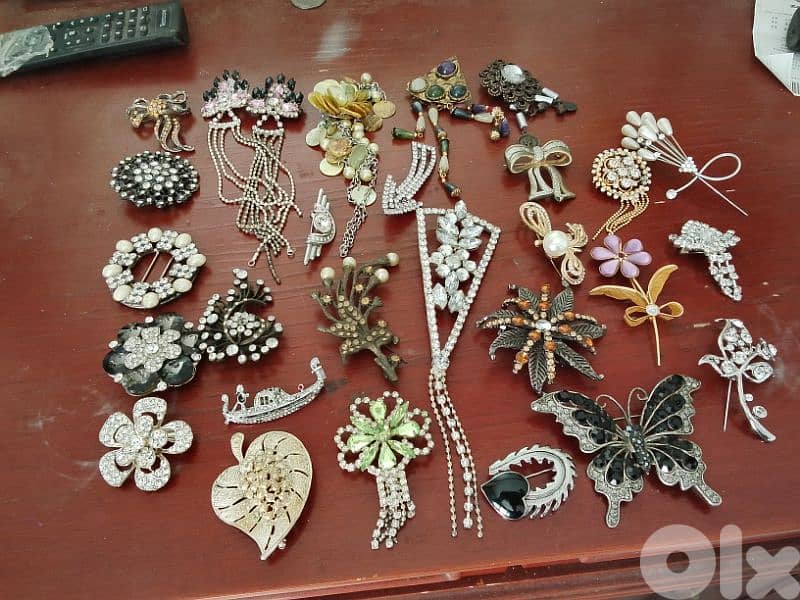 broches collection 0