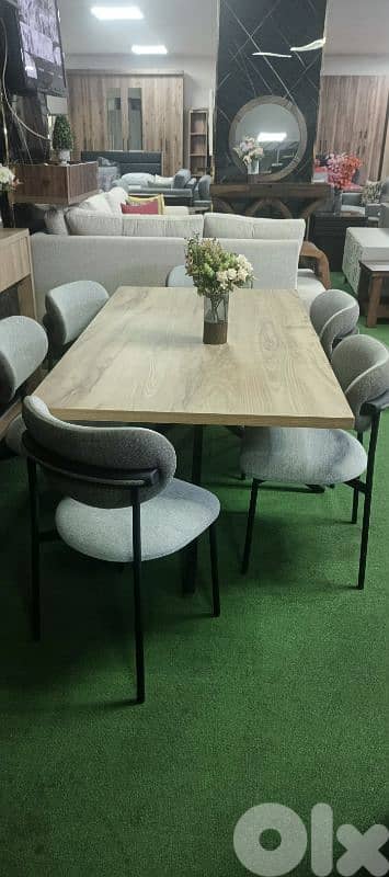 طاولة سفرة مع كراسي.  Dining table with 6chairs