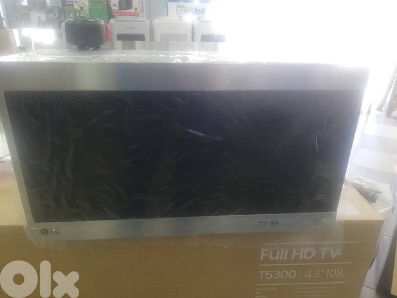 Microwave still in box 0